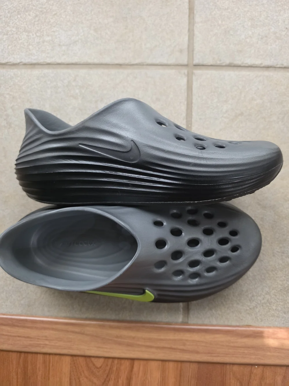 Nike slip clogs